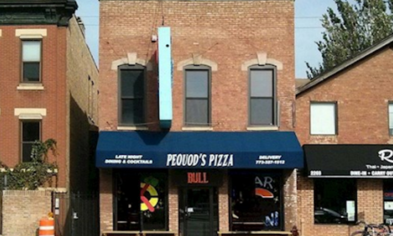 Pequod's Chicago's Pizza shop frpm outside